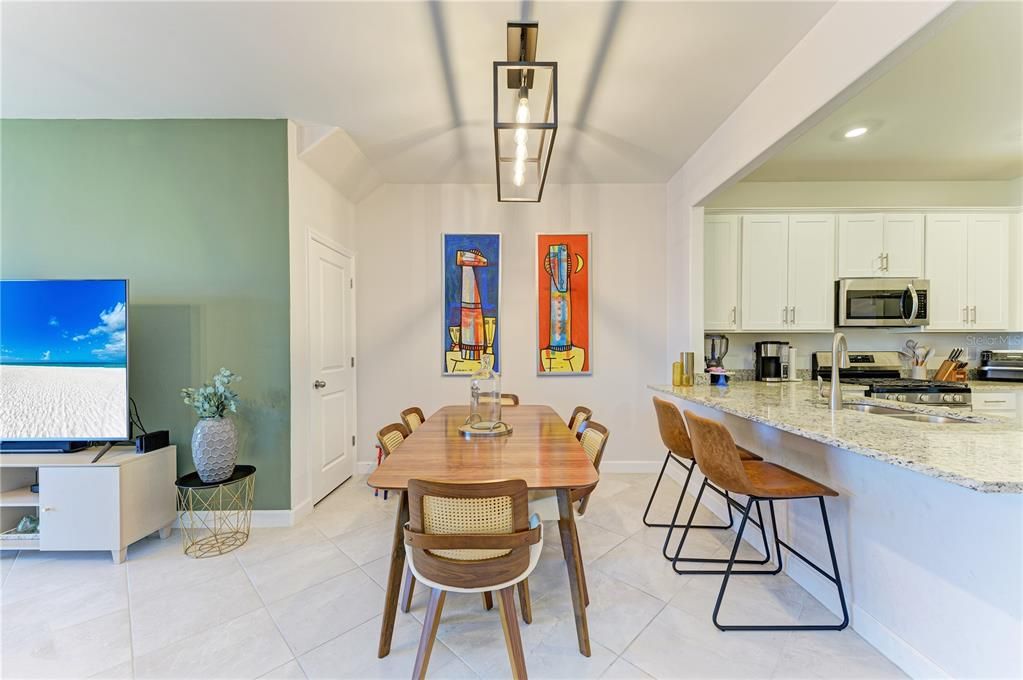 待售: $375,000 (3 贝兹, 2 浴室, 1925 平方英尺)