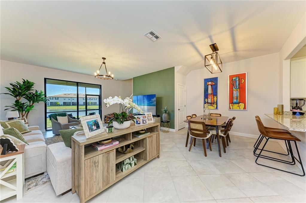 待售: $375,000 (3 贝兹, 2 浴室, 1925 平方英尺)