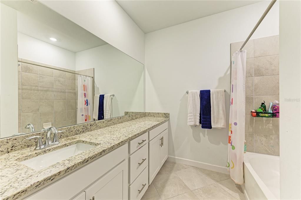 待售: $375,000 (3 贝兹, 2 浴室, 1925 平方英尺)