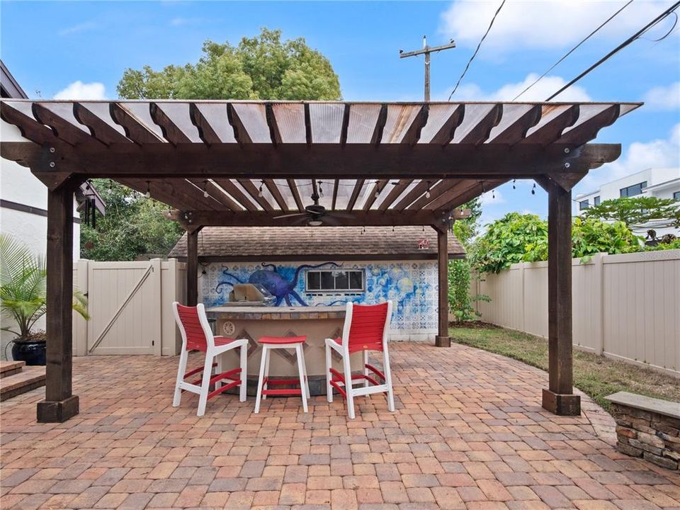 待售: $750,000 (2 贝兹, 2 浴室, 2543 平方英尺)