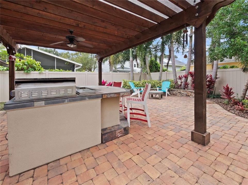 待售: $750,000 (2 贝兹, 2 浴室, 2543 平方英尺)