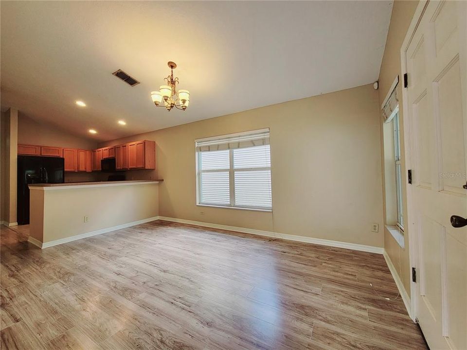 出租: $2,200 (3 贝兹, 2 浴室, 1346 平方英尺)