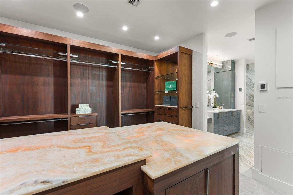 En Venta: $2,575,000 (3 camas, 3 baños, 2446 Pies cuadrados)