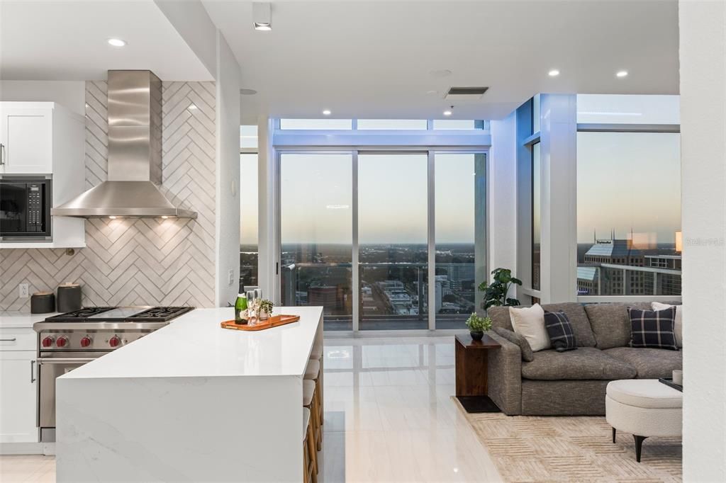 En Venta: $2,575,000 (3 camas, 3 baños, 2446 Pies cuadrados)