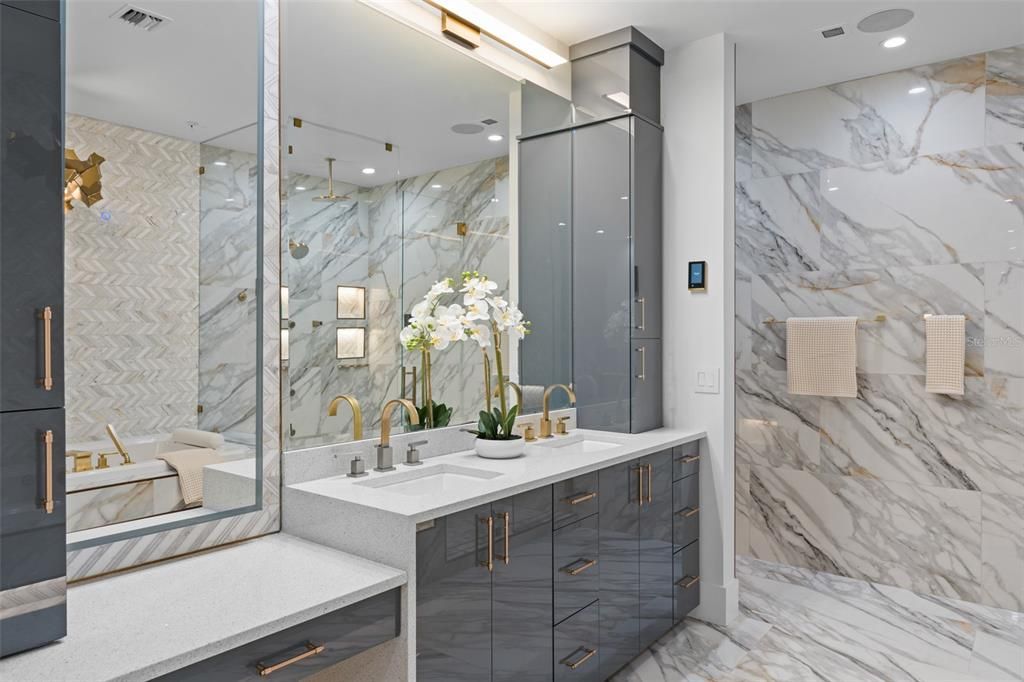 En Venta: $2,575,000 (3 camas, 3 baños, 2446 Pies cuadrados)