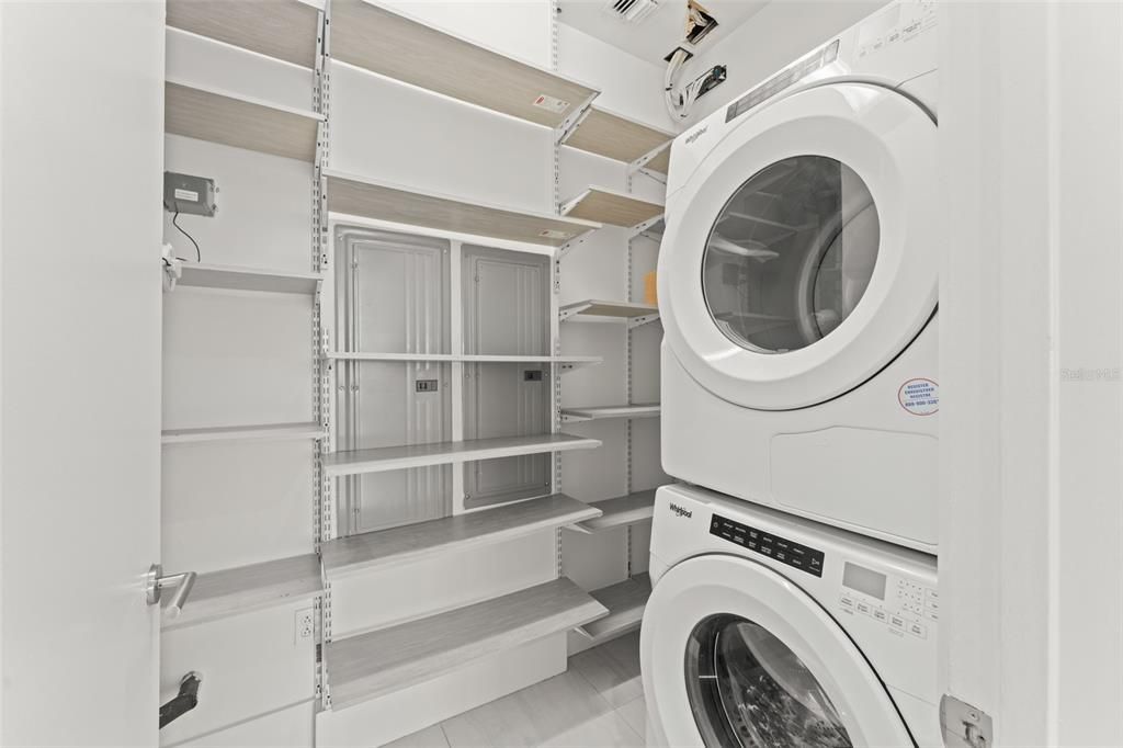 En Venta: $2,575,000 (3 camas, 3 baños, 2446 Pies cuadrados)