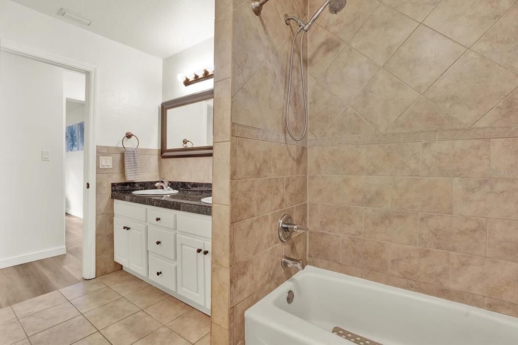 En Venta: $455,000 (4 camas, 2 baños, 2056 Pies cuadrados)