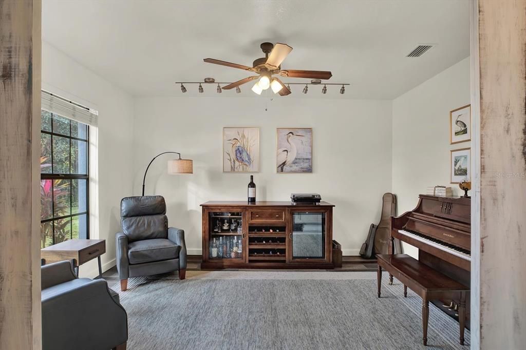 En Venta: $455,000 (4 camas, 2 baños, 2056 Pies cuadrados)