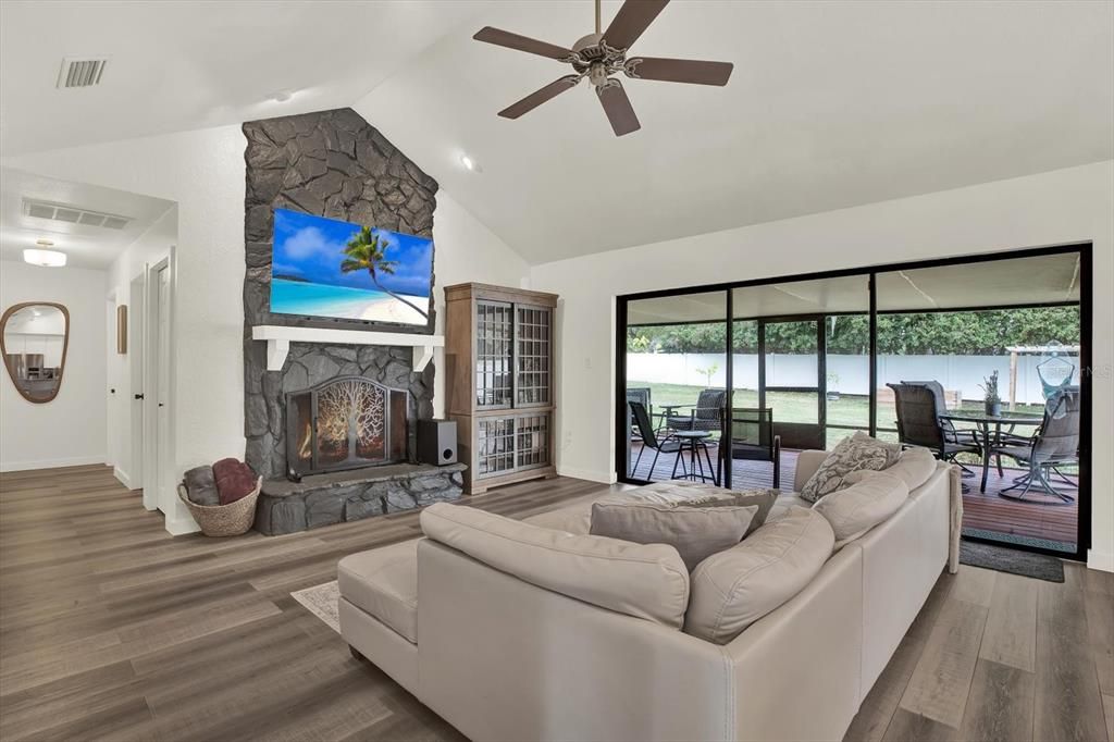 En Venta: $455,000 (4 camas, 2 baños, 2056 Pies cuadrados)