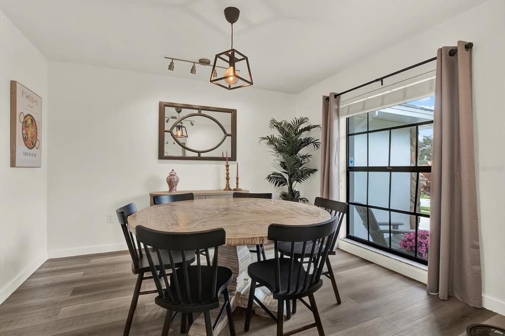 En Venta: $455,000 (4 camas, 2 baños, 2056 Pies cuadrados)