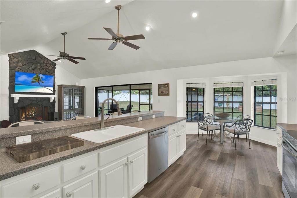 En Venta: $455,000 (4 camas, 2 baños, 2056 Pies cuadrados)