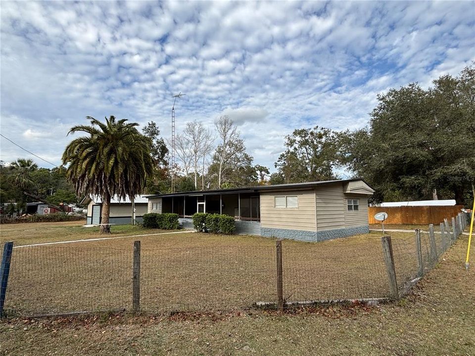 For Sale: $93,000 (2 beds, 2 baths, 942 Square Feet)