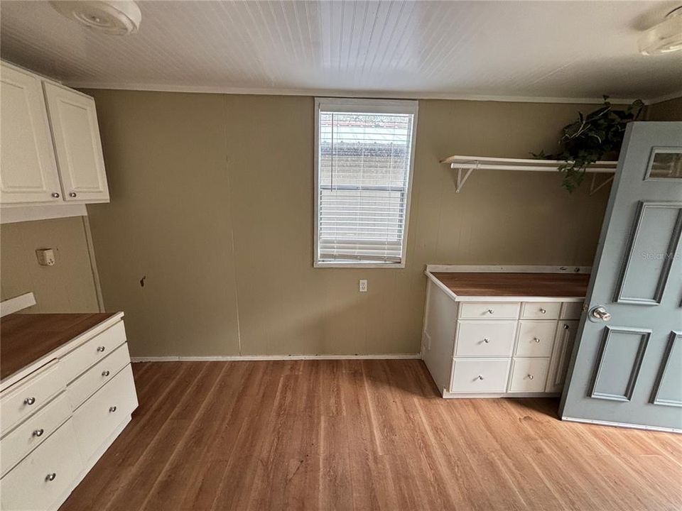 For Sale: $93,000 (2 beds, 2 baths, 942 Square Feet)