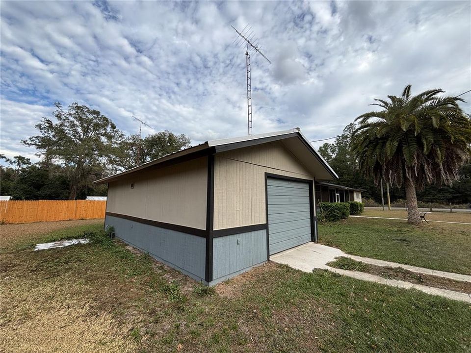 For Sale: $93,000 (2 beds, 2 baths, 942 Square Feet)