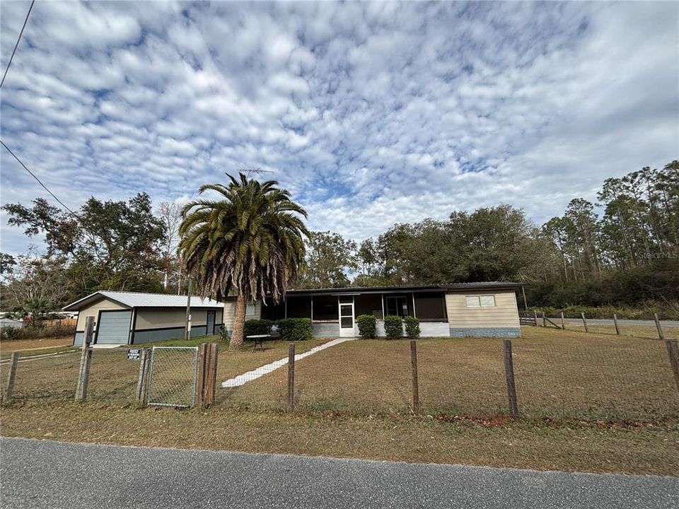 For Sale: $93,000 (2 beds, 2 baths, 942 Square Feet)