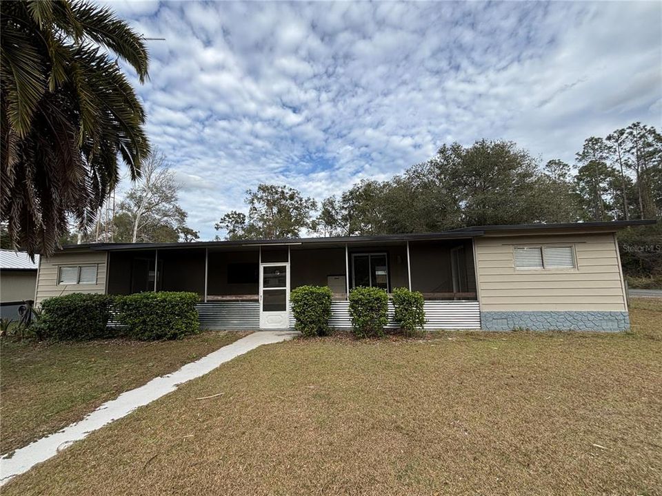 For Sale: $93,000 (2 beds, 2 baths, 942 Square Feet)