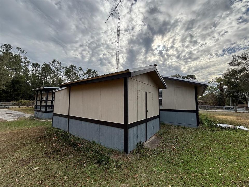 For Sale: $93,000 (2 beds, 2 baths, 942 Square Feet)