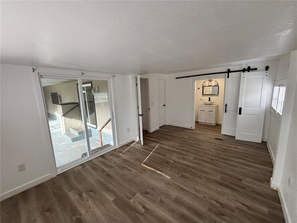 For Sale: $93,000 (2 beds, 2 baths, 942 Square Feet)