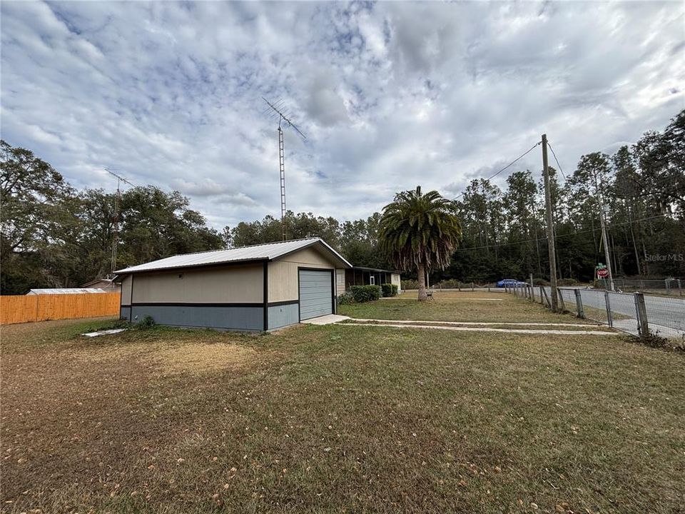 For Sale: $93,000 (2 beds, 2 baths, 942 Square Feet)