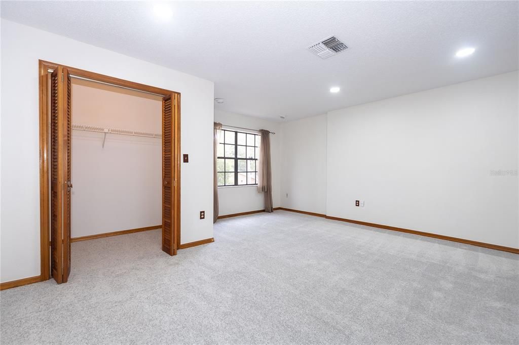 For Sale: $219,000 (2 beds, 1 baths, 1236 Square Feet)