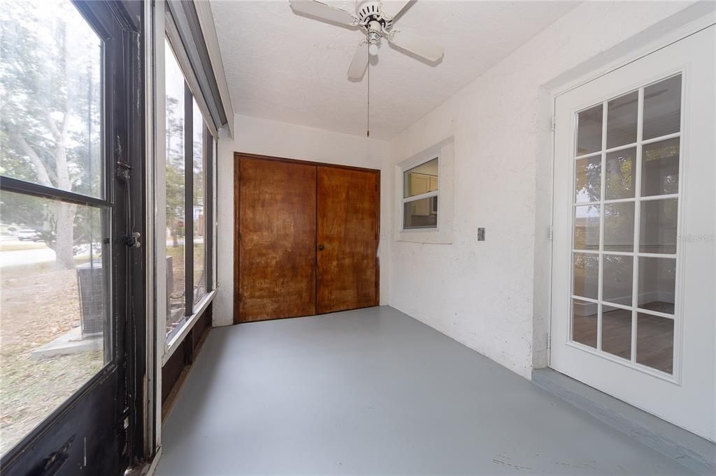 For Sale: $219,000 (2 beds, 1 baths, 1236 Square Feet)