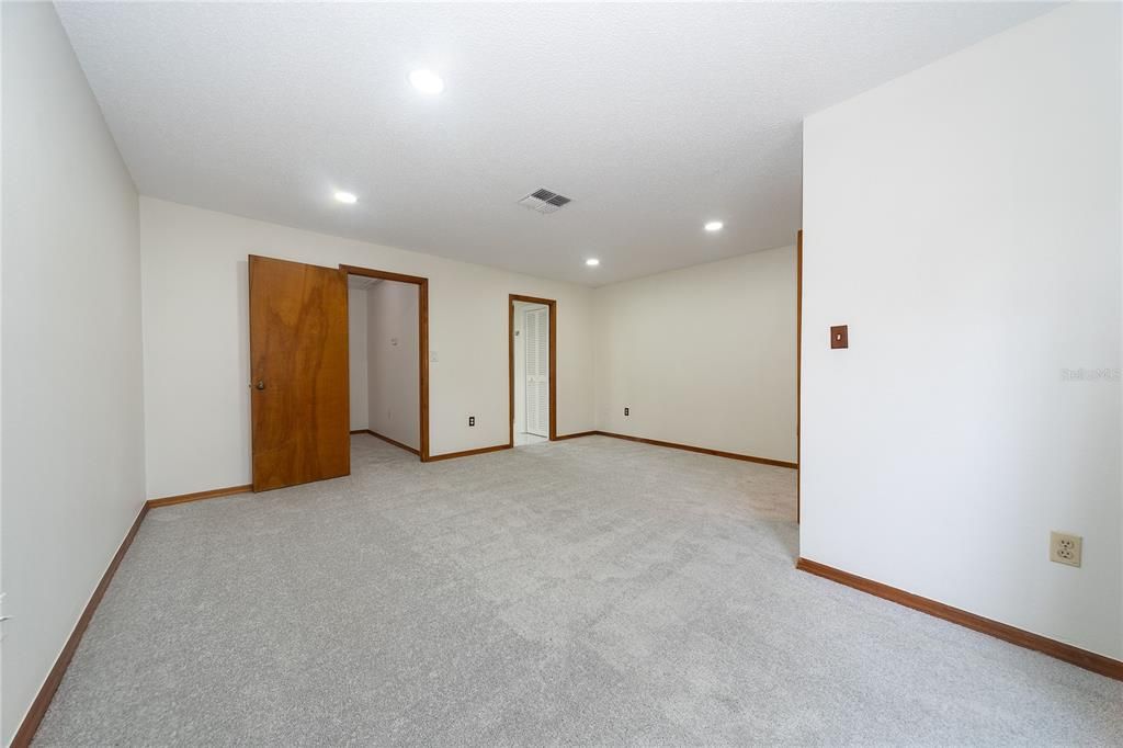 For Sale: $219,000 (2 beds, 1 baths, 1236 Square Feet)