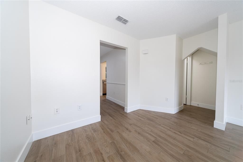 For Sale: $219,000 (2 beds, 1 baths, 1236 Square Feet)