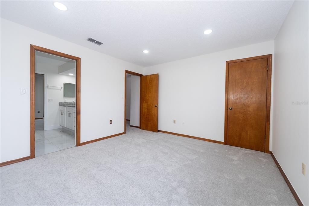 For Sale: $219,000 (2 beds, 1 baths, 1236 Square Feet)