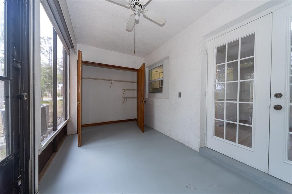 For Sale: $219,000 (2 beds, 1 baths, 1236 Square Feet)