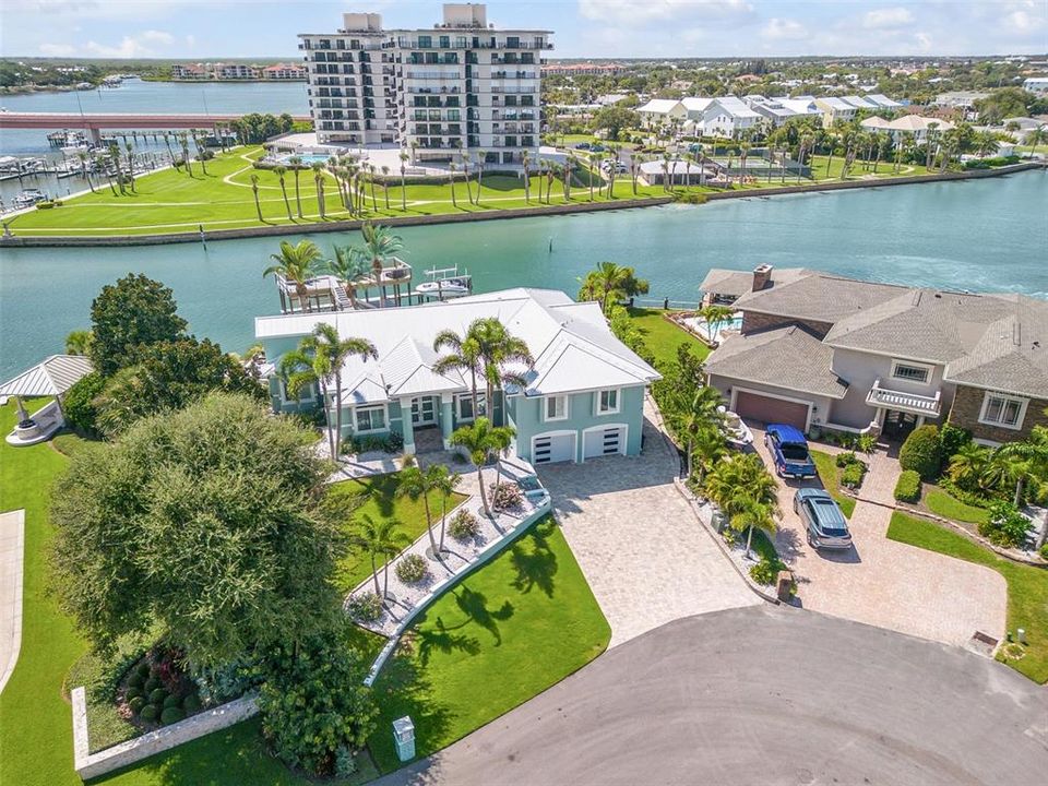 For Sale: $6,499,900 (6 beds, 4 baths, 4164 Square Feet)