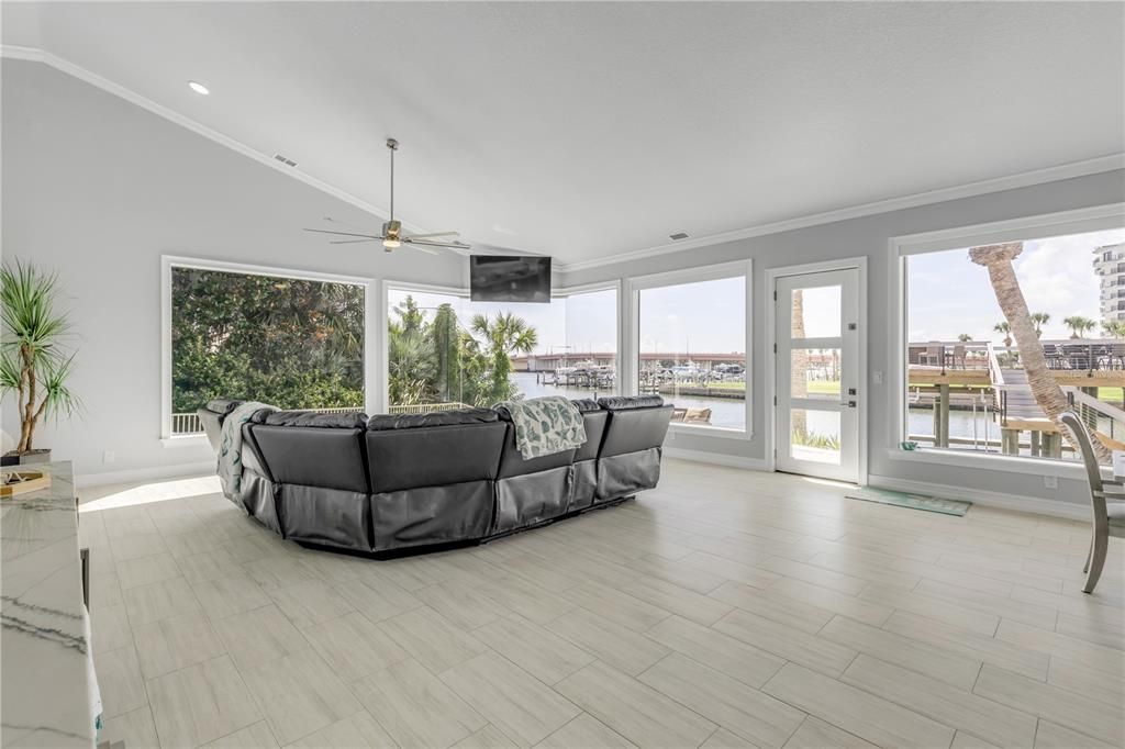 For Sale: $6,499,900 (6 beds, 4 baths, 4164 Square Feet)