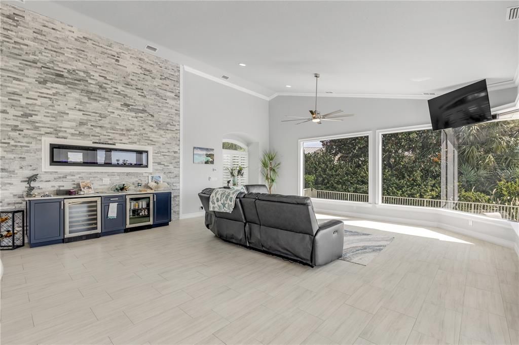 For Sale: $6,499,900 (6 beds, 4 baths, 4164 Square Feet)