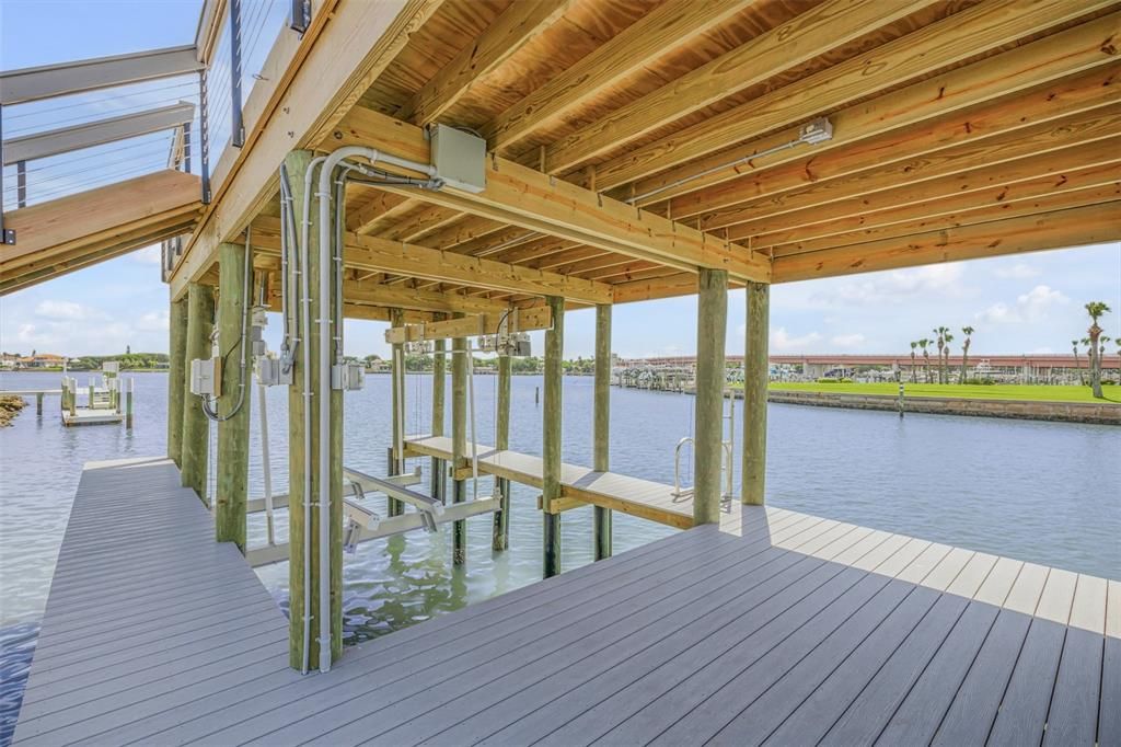 For Sale: $6,499,900 (6 beds, 4 baths, 4164 Square Feet)