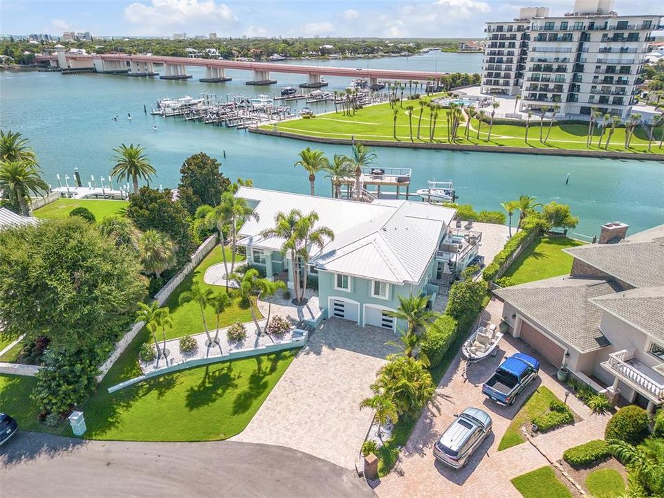 For Sale: $6,499,900 (6 beds, 4 baths, 4164 Square Feet)