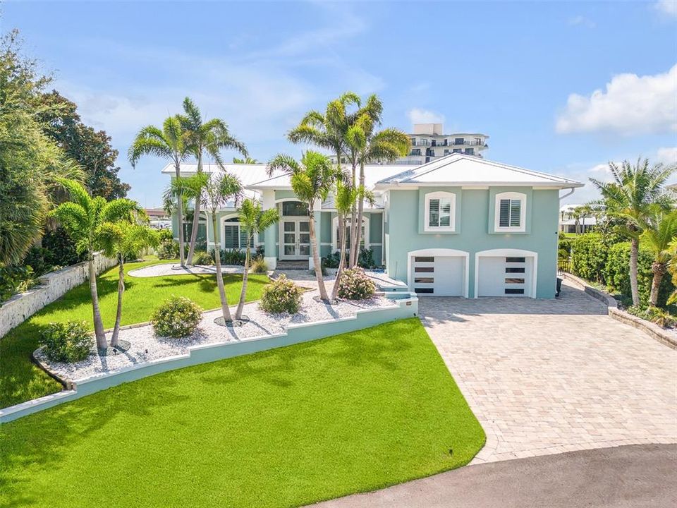 For Sale: $6,499,900 (6 beds, 4 baths, 4164 Square Feet)