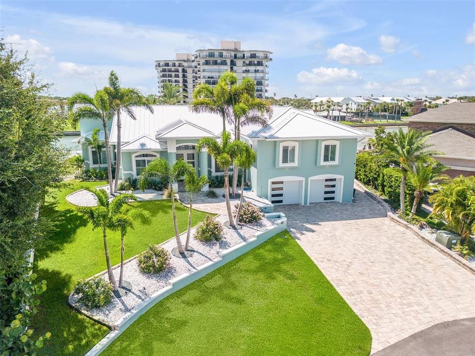 For Sale: $6,499,900 (6 beds, 4 baths, 4164 Square Feet)