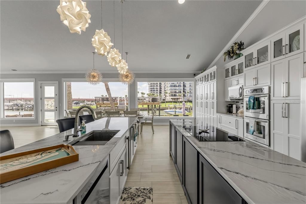 For Sale: $6,499,900 (6 beds, 4 baths, 4164 Square Feet)