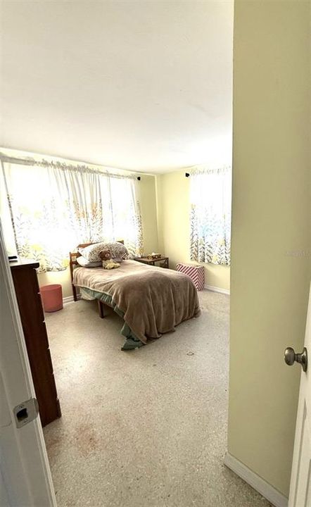 На продажу: $185,000 (2 спален, 2 ванн, 1005 Квадратных фут)