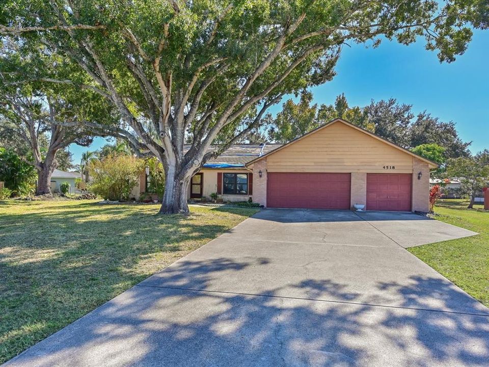 For Sale: $375,000 (3 beds, 2 baths, 1855 Square Feet)