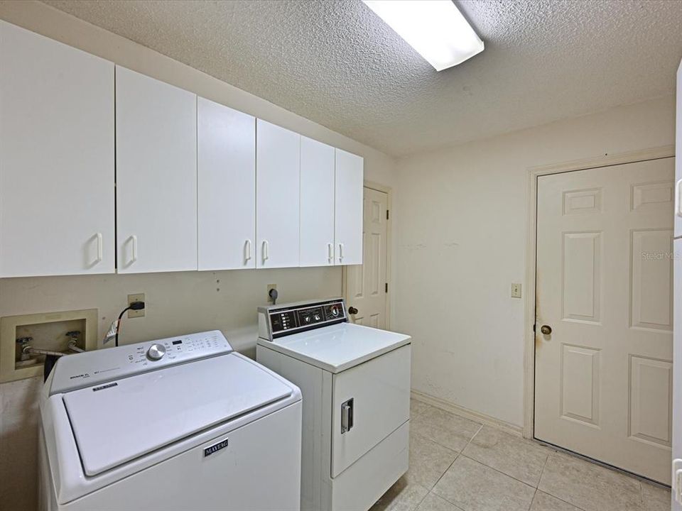 For Sale: $375,000 (3 beds, 2 baths, 1855 Square Feet)