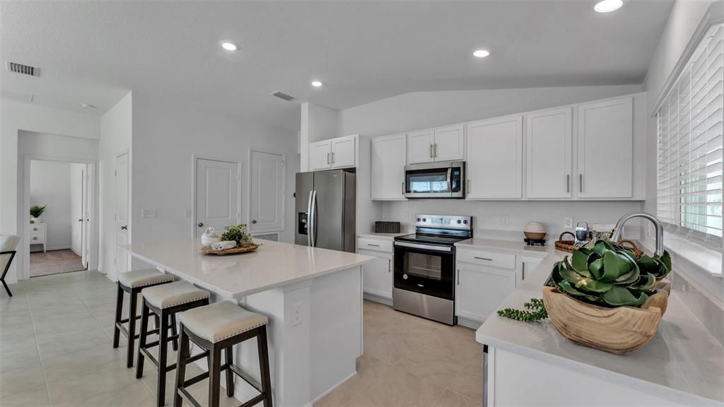 For Rent: $2,000 (4 beds, 2 baths, 1707 Square Feet)