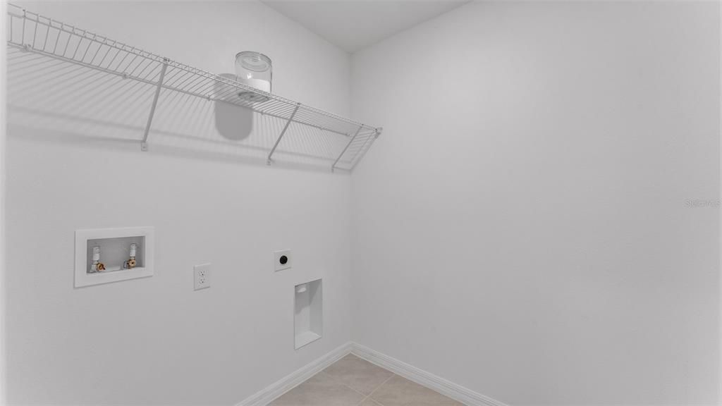 For Rent: $2,000 (4 beds, 2 baths, 1707 Square Feet)