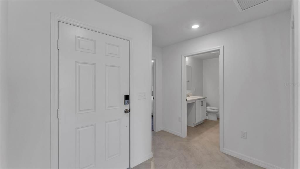 For Rent: $2,000 (4 beds, 2 baths, 1707 Square Feet)