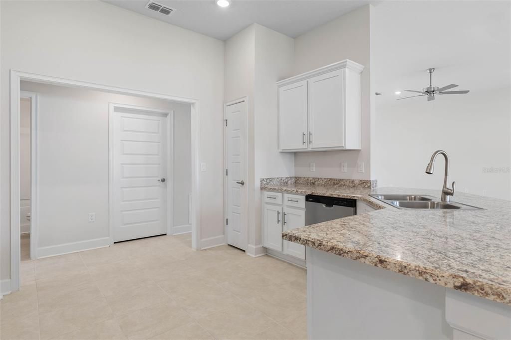 待售: $373,900 (4 贝兹, 3 浴室, 2265 平方英尺)