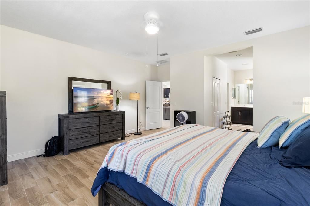 待售: $649,900 (3 贝兹, 2 浴室, 2002 平方英尺)