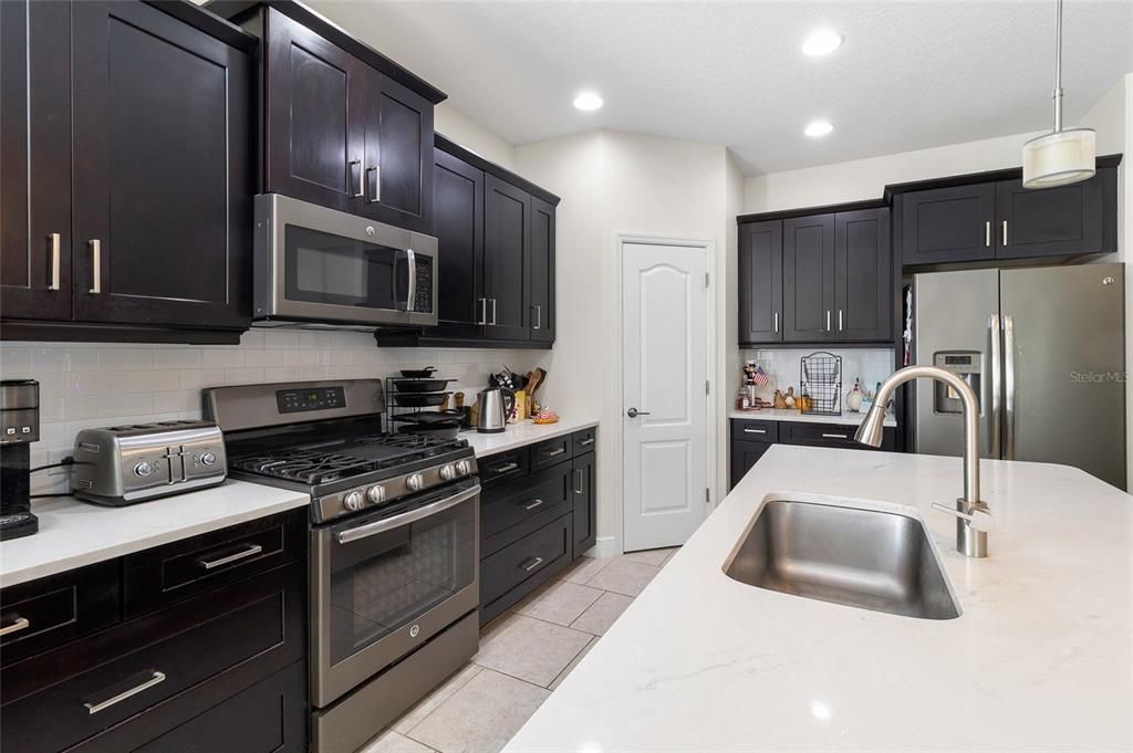 待售: $649,900 (3 贝兹, 2 浴室, 2002 平方英尺)