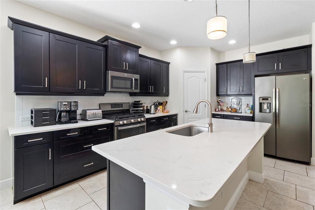 待售: $649,900 (3 贝兹, 2 浴室, 2002 平方英尺)