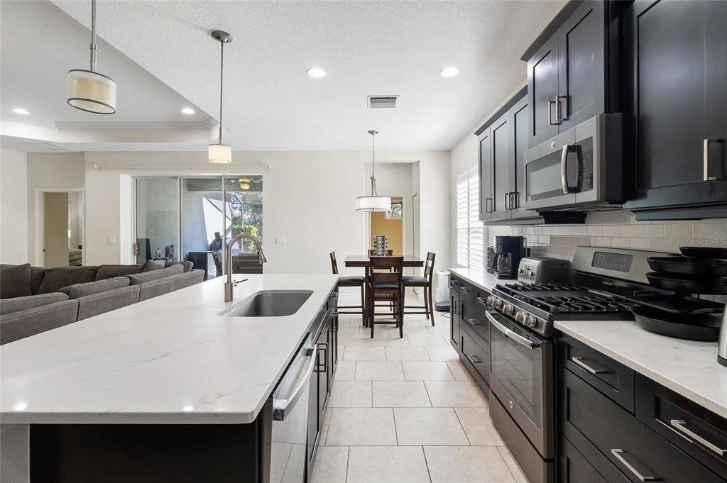 待售: $649,900 (3 贝兹, 2 浴室, 2002 平方英尺)