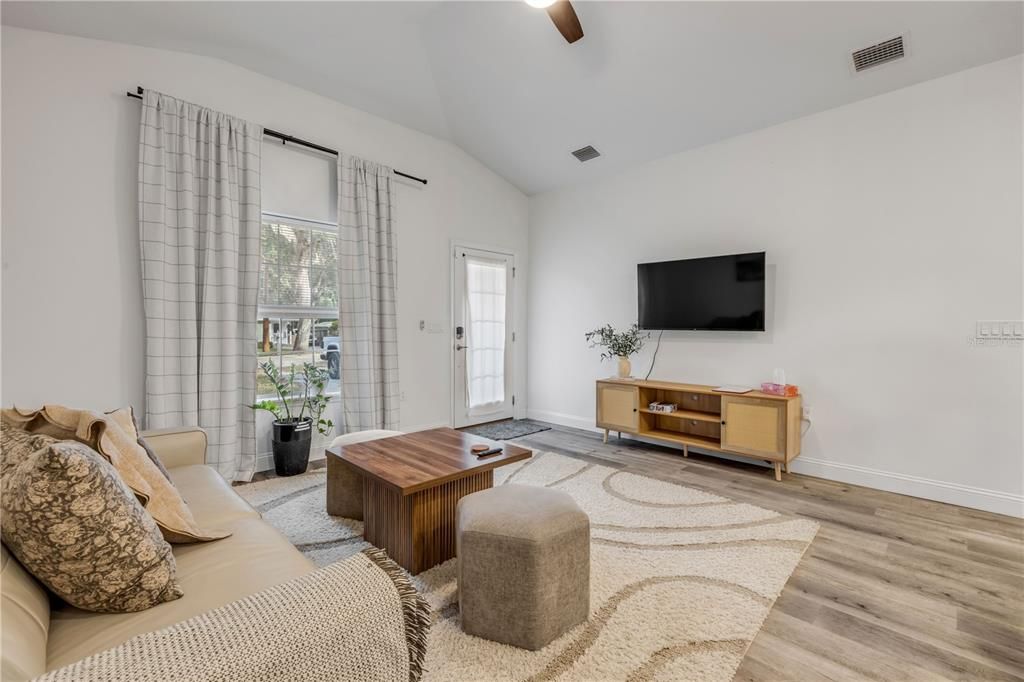 En Venta: $459,900 (3 camas, 2 baños, 1234 Pies cuadrados)