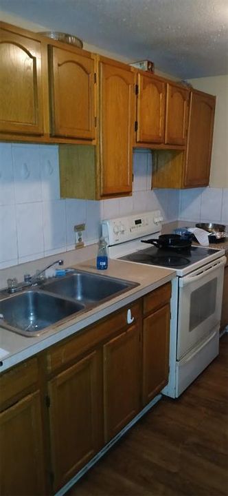 待售: $290,000 (4 贝兹, 1 浴室, 1348 平方英尺)